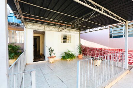 Casa à venda com 243m², 2 quartos e sem vaga Casa à venda com 243m², 2 quartos e sem vagaVaranda