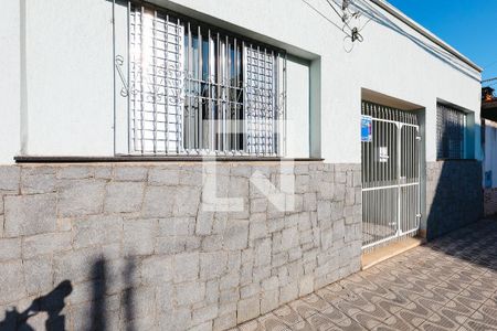 Casa à venda com 243m², 2 quartos e sem vaga Casa à venda com 243m², 2 quartos e sem vagaFachada