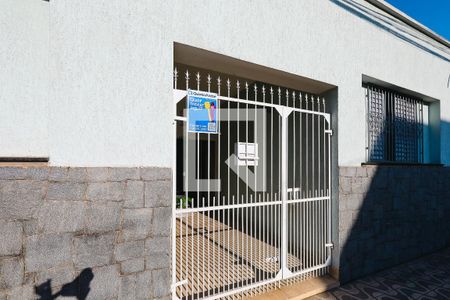 Casa à venda com 243m², 2 quartos e sem vaga Casa à venda com 243m², 2 quartos e sem vagaFachada