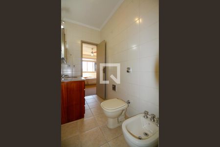 Banheiro da Suíte de casa à venda com 4 quartos, 235m² em Santo Antônio, Porto Alegre