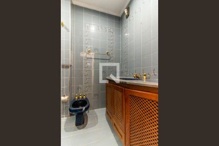 Apartamento à venda com 214m², 4 quartos e 1 vaga Apartamento à venda com 214m², 4 quartos e 1 vagaBanheiro