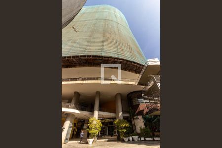 Apartamento à venda com 214m², 4 quartos e 1 vaga Apartamento à venda com 214m², 4 quartos e 1 vagaFachada