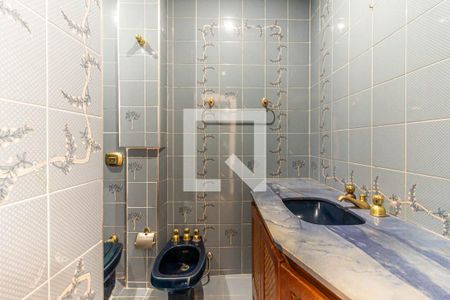 Apartamento à venda com 214m², 4 quartos e 1 vaga Apartamento à venda com 214m², 4 quartos e 1 vagaBanheiro