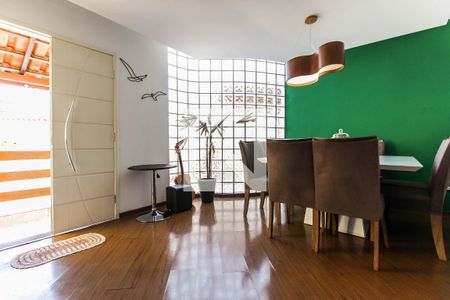 Sala de casa à venda com 2 quartos, 250m² em Jardim Itapemirim, São Paulo