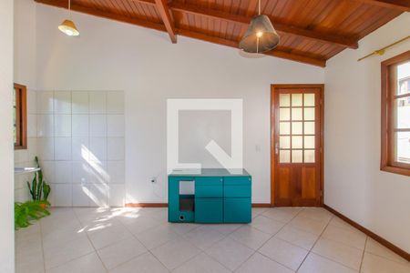 Sala e cozinha de apartamento para alugar com 2 quartos, 42m² em Rio Tavares, Florianópolis