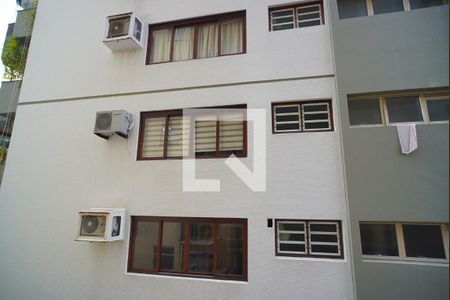 Varanda _Vista  de apartamento à venda com 2 quartos, 113m² em Independência, Porto Alegre