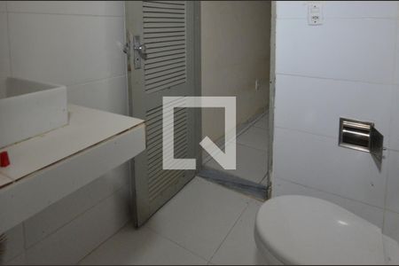 Banheiro de apartamento para alugar com 1 quarto, 30m² em Vargem Grande, Rio de Janeiro
