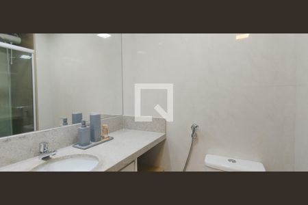 Banheiro de kitnet/studio para alugar com 1 quarto, 23m² em Caminho das Árvores, Salvador