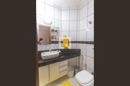 Banheiro suíte 1 de casa à venda com 3 quartos, 170m² em Nova Petrópolis, São Bernardo do Campo