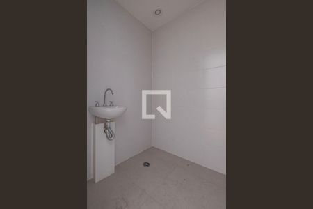 Banheiro de kitnet/studio para alugar com 1 quarto, 33m² em Pinheiros, São Paulo