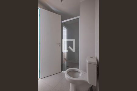 Banheiro de kitnet/studio para alugar com 1 quarto, 26m² em Pinheiros, São Paulo