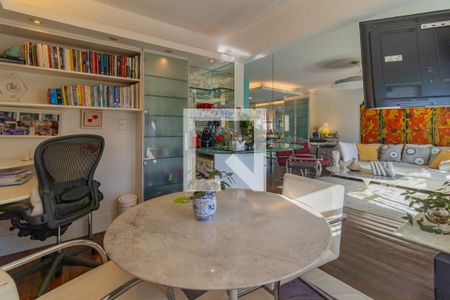 Sala de apartamento para alugar com 3 quartos, 170m² em Real Parque, São Paulo