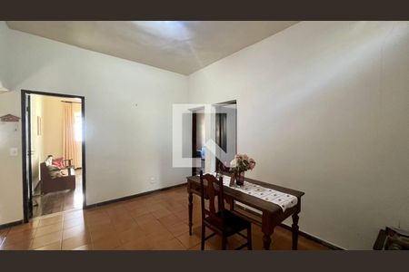 Sala de casa à venda com 3 quartos, 150m² em Sagrada Família, Belo Horizonte