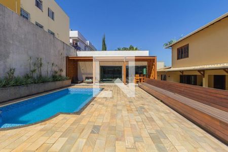 Casa à venda com 4 quartos, 380m² em Ouro Preto, Belo Horizonte