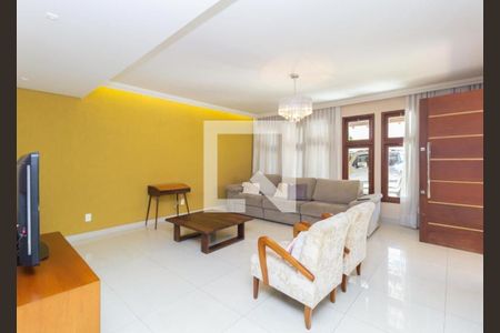 Casa à venda com 4 quartos, 380m² em Ouro Preto, Belo Horizonte