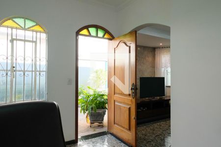 Sala 1 de casa à venda com 3 quartos, 192m² em São Marcos, Belo Horizonte