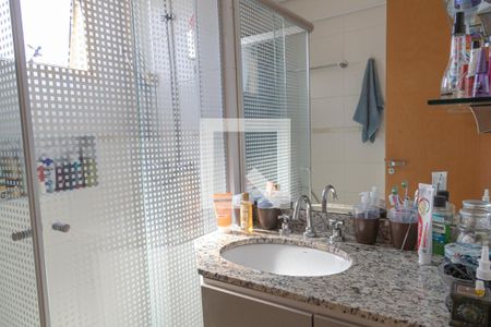 Banheiro da Suíte de apartamento à venda com 4 quartos, 108m² em Vila Bertioga, São Paulo