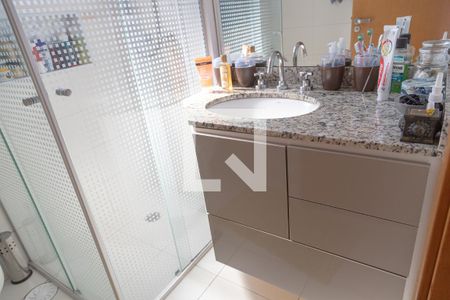 Banheiro da Suíte de apartamento à venda com 4 quartos, 108m² em Vila Bertioga, São Paulo