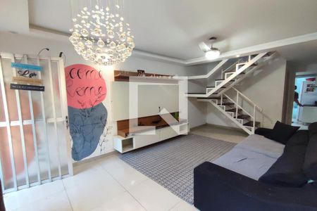 Sala de casa de condomínio para alugar com 2 quartos, 70m² em Taquara, Rio de Janeiro