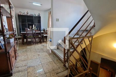 Escada de casa à venda com 5 quartos, 420m² em Carlos Prates, Belo Horizonte