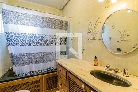 Banheiro da Suite de apartamento à venda com 3 quartos, 238m² em Vila Jardim, Porto Alegre