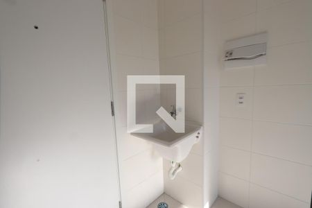 Sala/Cozinha - detalhe tanque de apartamento para alugar com 2 quartos, 32m² em Cambuci, São Paulo