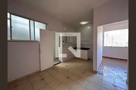 Cozinha de apartamento à venda com 3 quartos, 85m² em Santo Antônio, Belo Horizonte