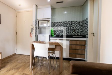 Cozinha-  mesa e cadeiras  de kitnet/studio para alugar com 1 quarto, 40m² em Indianópolis, São Paulo