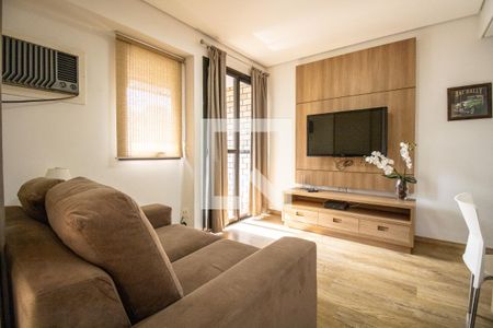 Sala- rack TV e sofá de kitnet/studio para alugar com 1 quarto, 40m² em Indianópolis, São Paulo