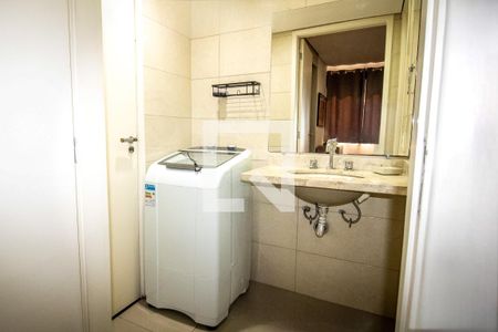 Banheiro - máquina  de lavar  de kitnet/studio para alugar com 1 quarto, 40m² em Indianópolis, São Paulo