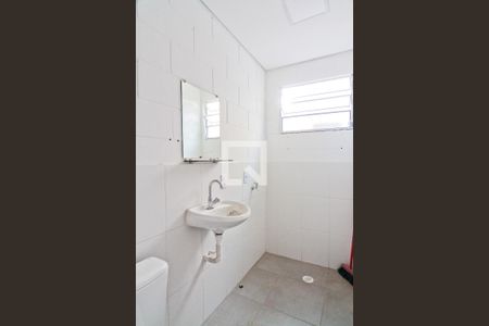 Banheiro de kitnet/studio para alugar com 1 quarto, 17m² em Vila Jaguara, São Paulo