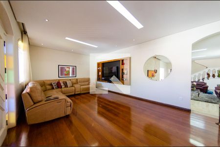 Sala de casa à venda com 6 quartos, 1185m² em Lagoinha, Belo Horizonte