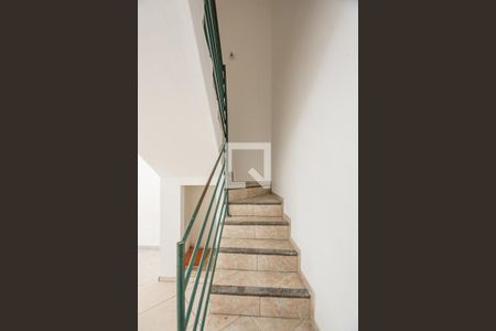 Escada de casa para alugar com 2 quartos, 60m² em Alto Caiçaras, Belo Horizonte
