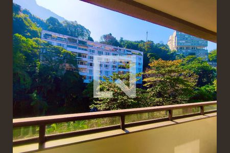 Sala vista  de apartamento à venda com 4 quartos, 214m² em Lagoa, Rio de Janeiro