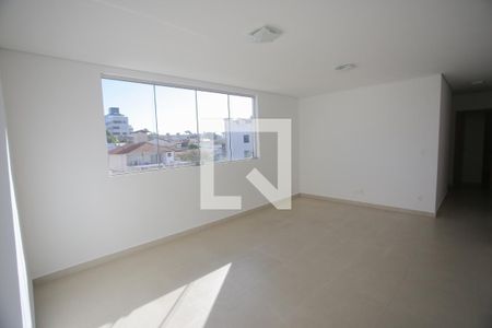 Sala de apartamento à venda com 3 quartos, 92m² em Padre Eustáquio, Belo Horizonte