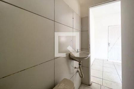 Banheiro de kitnet/studio para alugar com 1 quarto, 15m² em Cambuci, São Paulo