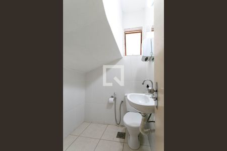 Banheiro de casa para alugar com 3 quartos, 99m² em Santa Rosa, Belo Horizonte