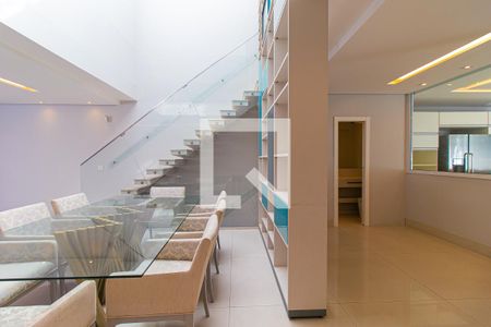 Sala de casa à venda com 3 quartos, 350m² em Bela Vista, São Paulo