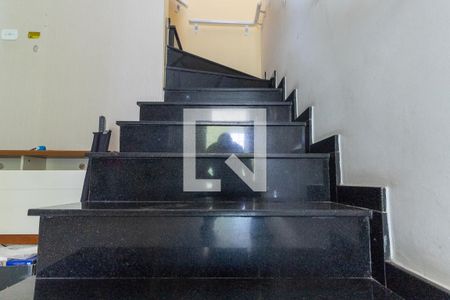 Escada de casa à venda com 3 quartos, 240m² em Jardim São Nicolau, São Paulo