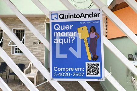 Casa à venda com 110m², 2 quartos e 3 vagas Casa à venda com 110m², 2 quartos e 3 vagasFachada