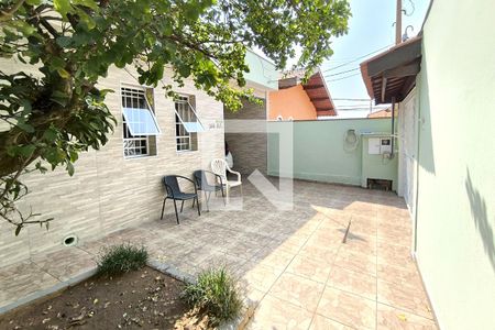 Casa à venda com 110m², 2 quartos e 3 vagas Casa à venda com 110m², 2 quartos e 3 vagasÁrea comum