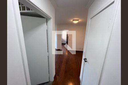 Corredor Entrada de apartamento para alugar com 1 quarto, 80m² em Pinheiros, São Paulo