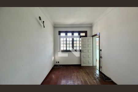 Sala de casa à venda com 3 quartos, 242m² em Carlos Prates, Belo Horizonte