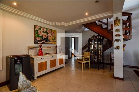 Sala de casa de condomínio à venda com 4 quartos, 460m² em Mata Paca, Niterói