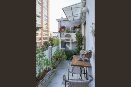 Sacada de casa à venda com 3 quartos, 160m² em Vila Romana, São Paulo