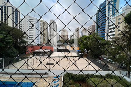 Vista de apartamento à venda com 4 quartos, 198m² em Itaim Bibi, São Paulo