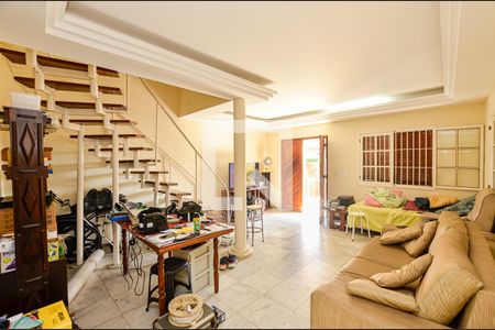 Sala de casa à venda com 3 quartos, 360m² em Piratininga, Niterói