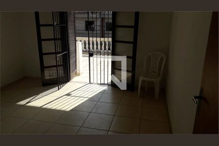 Casa à venda com 3 quartos, 100m² em Vila Nhocuné, São Paulo
