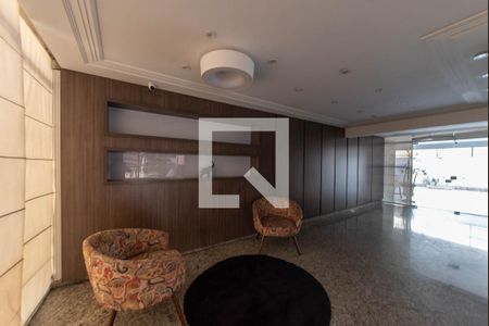 Apartamento à venda com 147m², 4 quartos e 2 vagas Apartamento à venda com 147m², 4 quartos e 2 vagasHall de Entrada