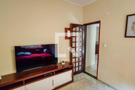 sala de tv de casa de condomínio à venda com 6 quartos, 200m² em Taquara, Rio de Janeiro